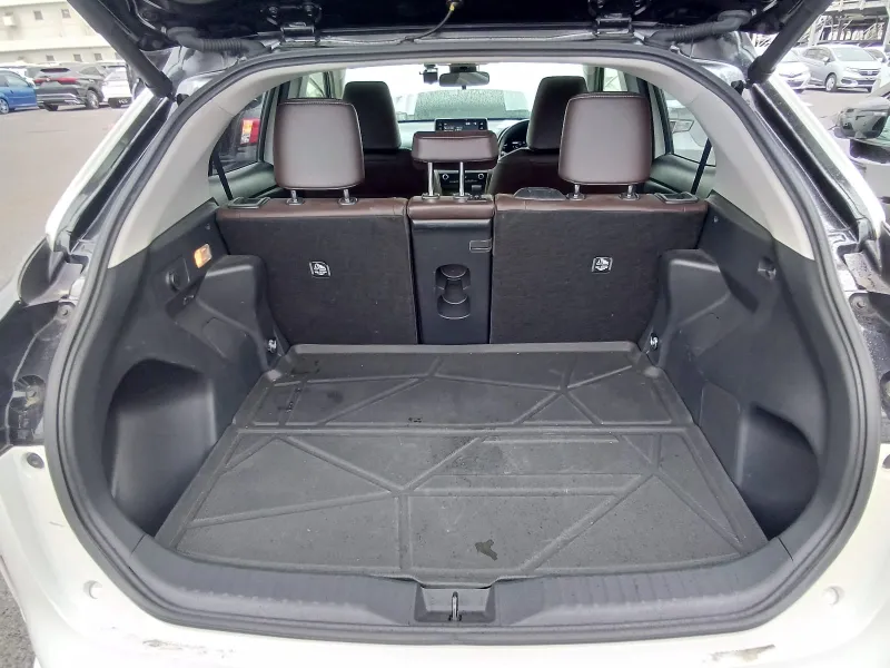 Toyota YARIS CROSS Z 2021 (Hybrid, Auction Grade 4.5) – Pearl Two-Tone | 39,000 km | Dhaka | STK-260595
