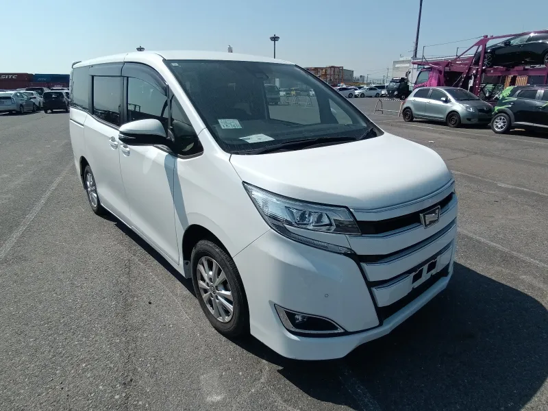 Toyota Noah G (Old Shape) 2021 (Non Hybrid, Auction Grade 3.5) – Pearl | 28,346 km | Mongla | STK-260480