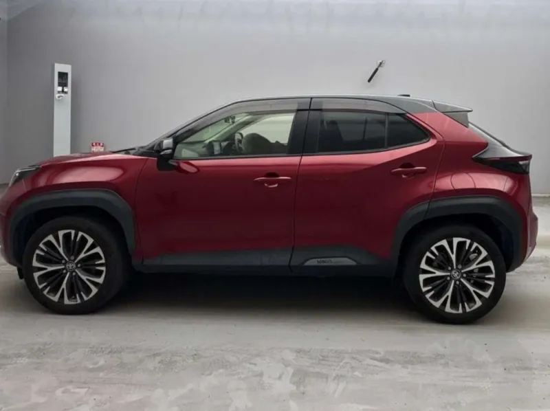 Toyota YARIS CROSS Z 2021 (Hybrid, Auction Grade 4.5) – Red Two-Tone | 49,370 km | Upcoming | STK-260600