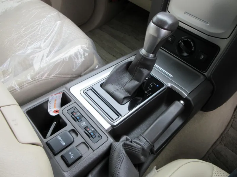 Toyota Land Cruise Prado TX 2021 (Non Hybrid, Auction Grade 5) – Pearl | 26,000 km | Pragati Sarani Showroom | STK-250205