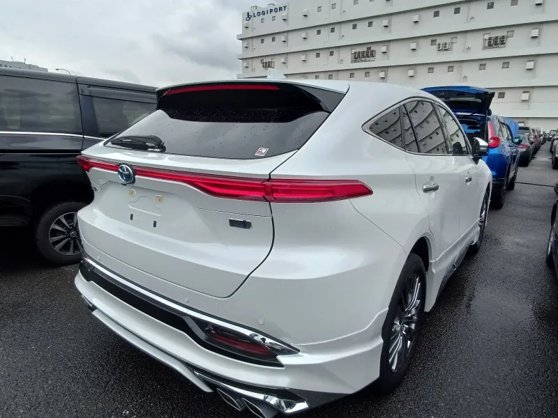 Toyota Harrier Z Leather 2023 (Hybrid, Auction Grade 4.5) – Pearl | 24,000 km | July | STK-260587