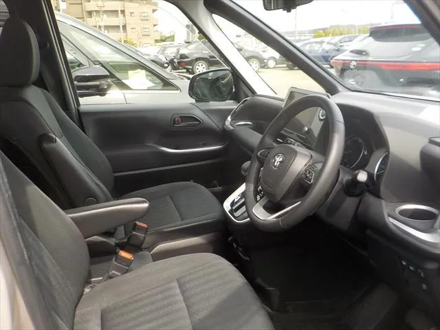 Toyota Noah G 2023 (Hybrid, Auction Grade 4.5) – Golden (4X1) | 87,291 km | Upcoming | STK-260819