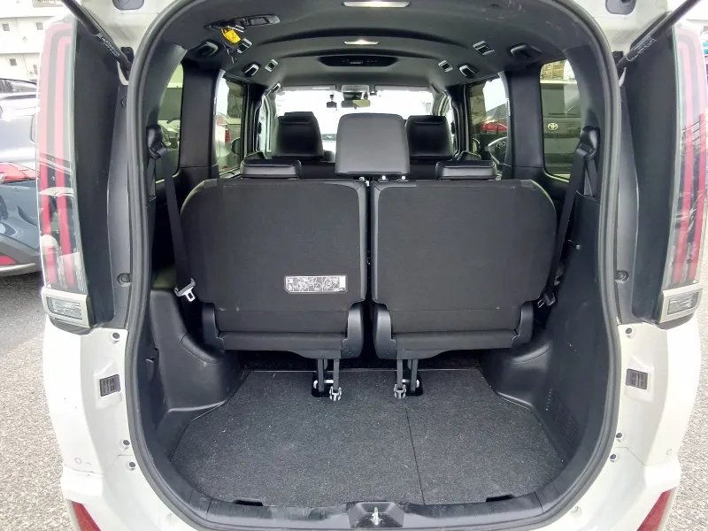Toyota Noah Si WXB III 2021 (Hybrid, Auction Grade 4) – Pearl | 58,615 km | Incoming | STK-260477