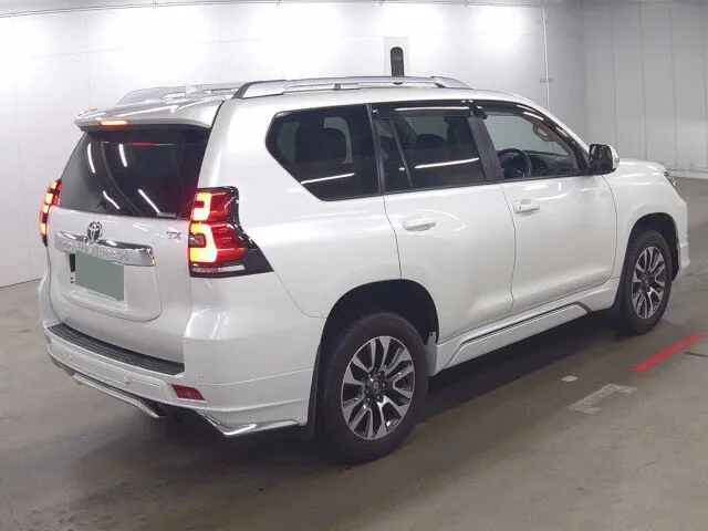 Toyota Land Cruiser TX-L 2022 (Non Hybrid, Auction Grade 5) – Pearl | 28,000 km | STK-260585