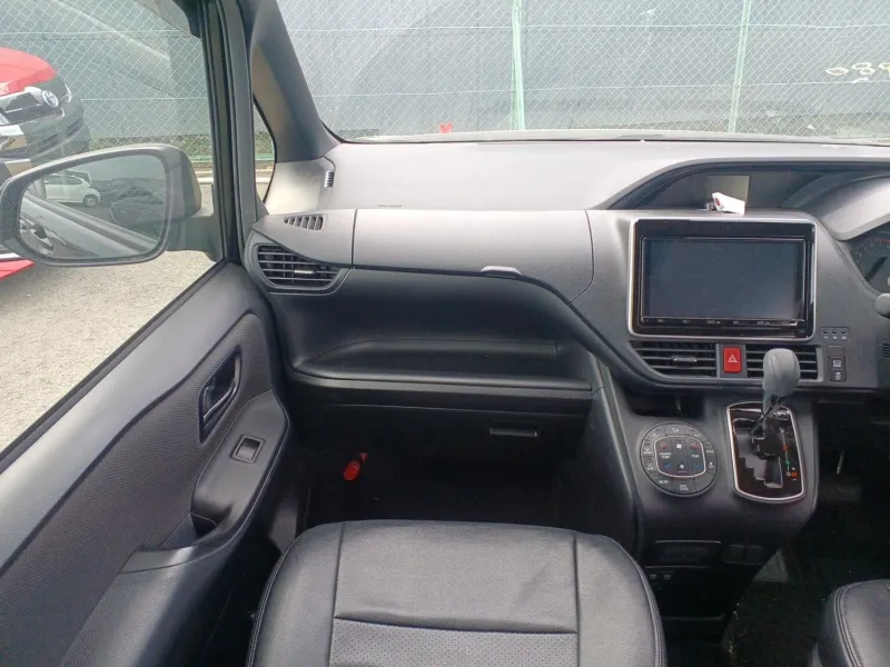 Toyota Noah X Smart 2021 (Non Hybrid, Auction Grade R) – Black | 36,000 km | Incoming 2026-07-30 | STK-260612
