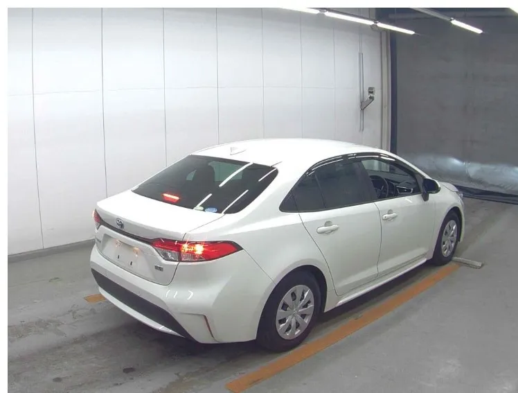 Toyota Corolla G-X 2021 (Hybrid, Auction Grade 4.5) – Pearl | 93,000 km | Dhaka | STK-260531