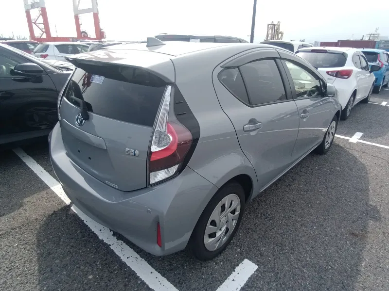 Toyota Aqua G 2021 (Hybrid, Auction Grade 4.5) – GREY | 75,000 km | Upcoming | STK-260596
