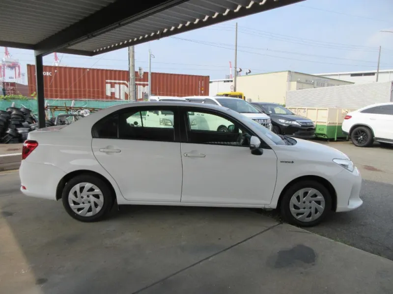 Toyota Axio EX 2020 (Hybrid, Auction Grade 4) – Pearl | 94,023 km | ECB Showroom | STK-250097