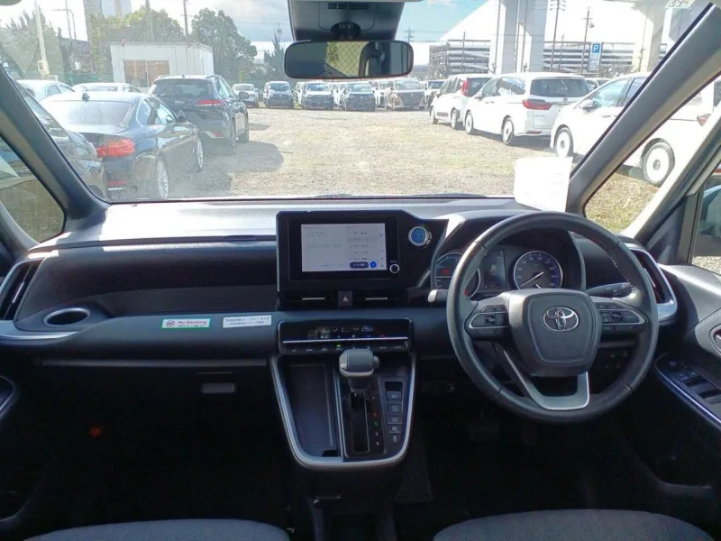 Toyota Noah G 2022 (Hybrid, Auction Grade 4.5) – Pearl | 81,216 km | STK-260410