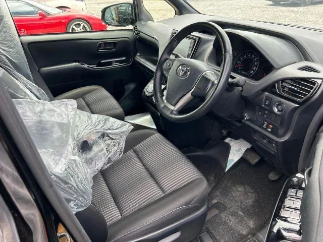 Toyota Noah SI 2020 (Non Hybrid, Auction Grade 4) – Black | 33,083 km | ECB Showroom | STK-250050