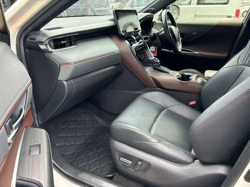 Toyota Harrier Z Leather 2021 (Non Hybrid, Auction Grade 3) – Black | 70,000 km | Upcoming | STK-260541