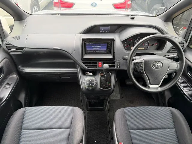 Toyota Noah X Smart 2021 (Non Hybrid, Auction Grade 4) – Silver | 88,289 km | Upcoming | STK-260611