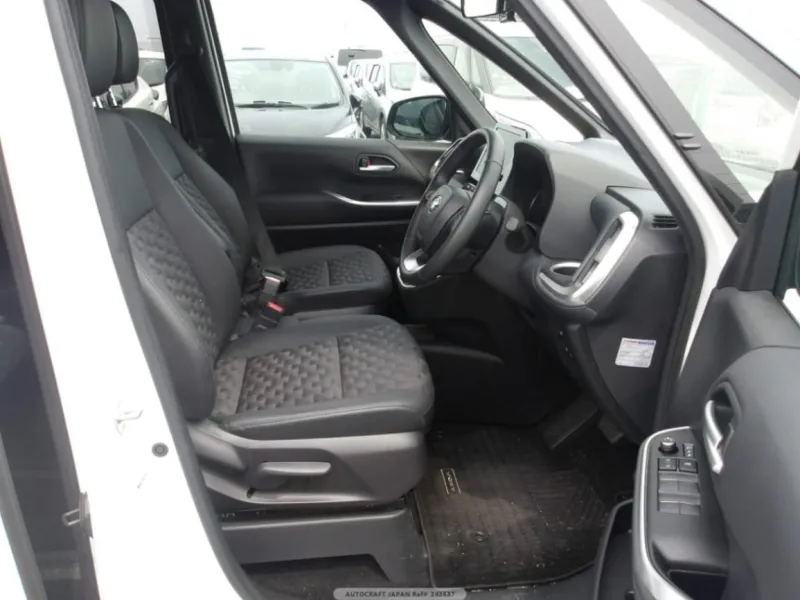 Toyota Voxy S-Z 2022 (Hybrid, Auction Grade 4) – Pearl | 42,000 km | Showroom | STK-260664