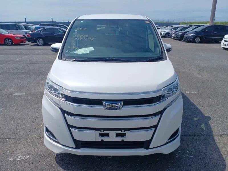 Toyota Noah G 2021 (Hybrid, Auction Grade 4.5) – Pearl | 72,699 km | Incoming | STK-260953