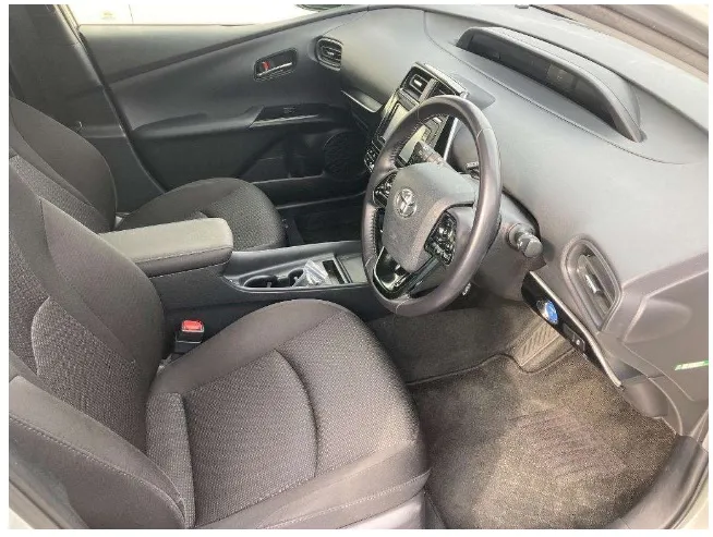 Toyota Prius S Safety Plus 2021 (Hybrid, Auction Grade 4.5) – Silver | 63,000 km | Dhaka | STK-260328