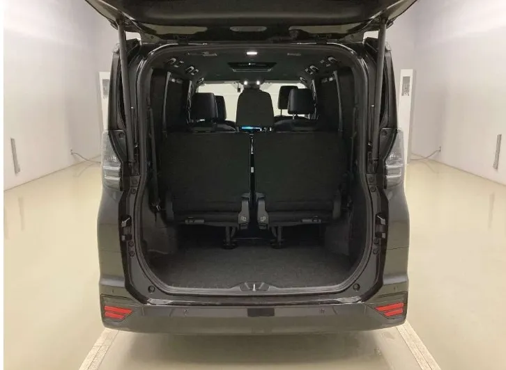 Toyota Voxy S-Z 2022 (Hybrid, Auction Grade 4.5) – Black | 56,000 km | Dhaka | STK-260278