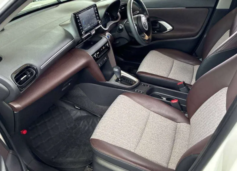 Toyota YARIS CROSS Z 2021 (Hybrid, Auction Grade 4.5) – Pearl Two-Tone | 52,450 km | Upcoming | STK-260601