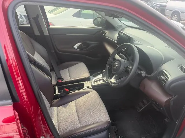 Toyota YARIS CROSS Z 2021 (Hybrid, Auction Grade 4.5) – Red Two-Tone | 49,370 km | Upcoming | STK-260600